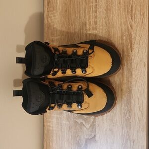 Gently worn Boys Timberland Euro Hiking/Winter Boot size 2 Tan/Black